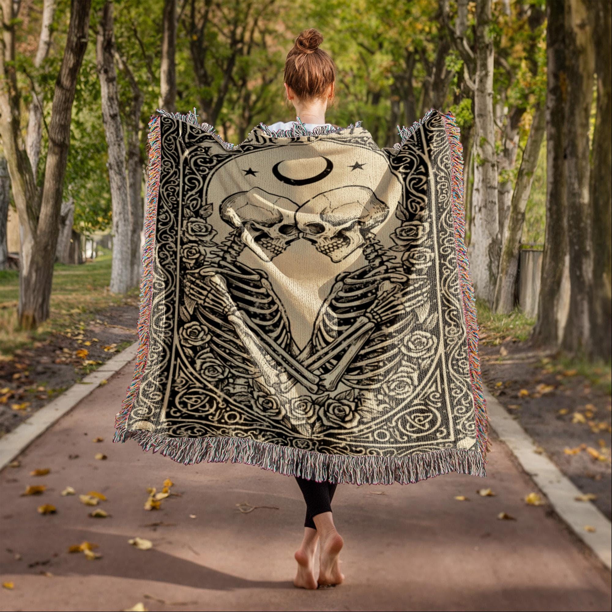 The Lovers Skeleton Gothic Tarot Card Woven Cotton Blanket - Image 6